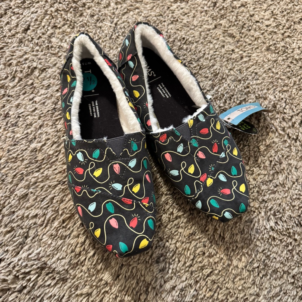 New Toms Christmas lights slip on shoes 7.5 fur lined